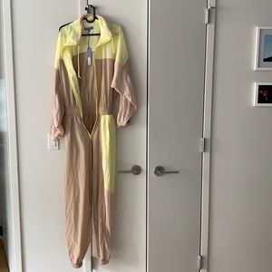 Brand new, super light paradised jumpsuit.